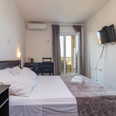 And Alenka Apartment Banjole