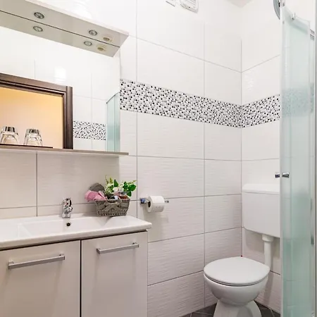And Alenka Apartment Banjole