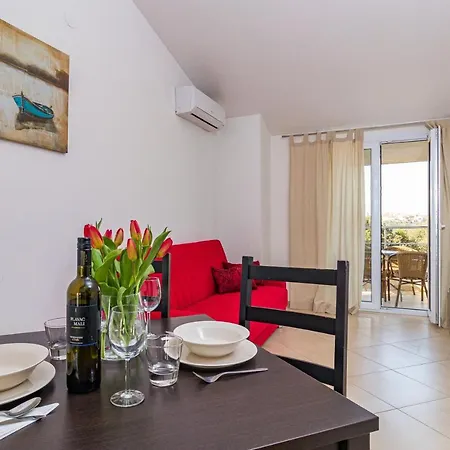 And Alenka Apartment Banjole