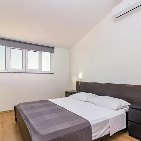 And Alenka Apartment Banjole