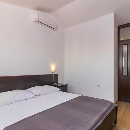 And Alenka Apartment