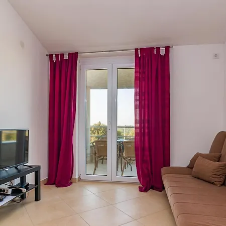 And Alenka Apartment Banjole