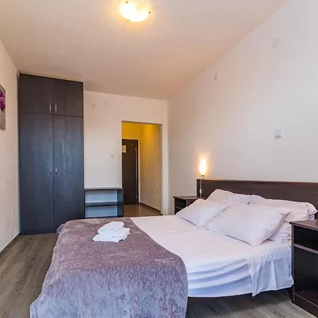 And Alenka Apartment