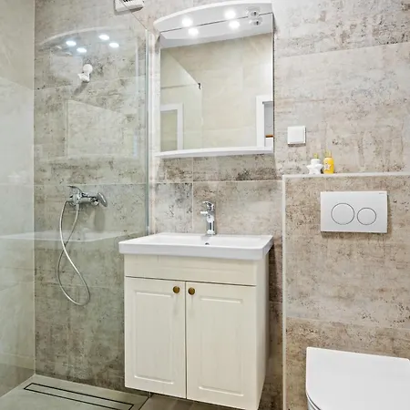 And Alenka Apartment