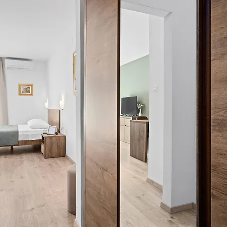 Apartment And Alenka *